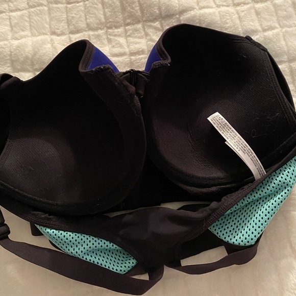 Victoria’s Secret Sports Bra 34DD - Picture 6 of 7